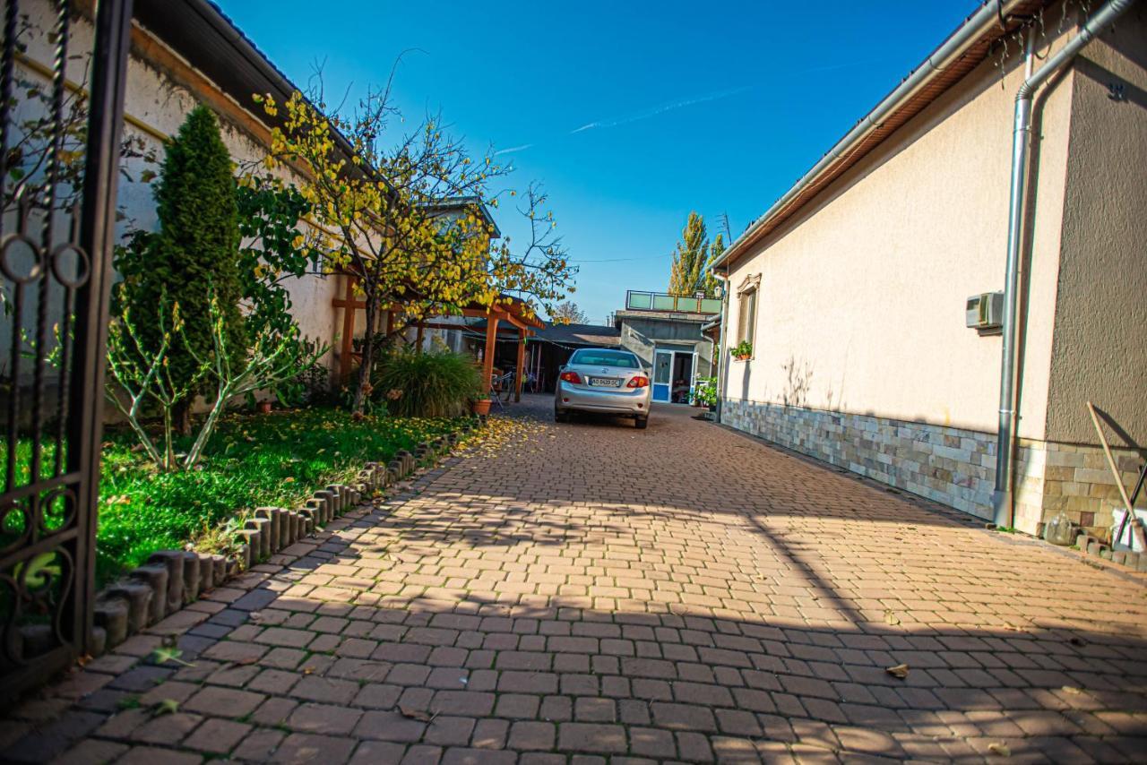Lizak Apartment Berehove  Bagian luar foto